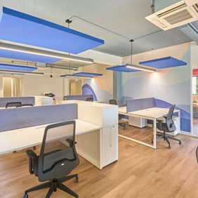 Task lighting with blue SLIDER profile system – technical lighting solution for offices