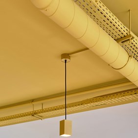 Detailed photo of the yellow IMAGINE pendant light – modern ceiling lighting for individual light planning in offices